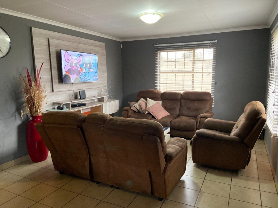 3 Bedroom Property for Sale in Olievenhoutbosch Gauteng