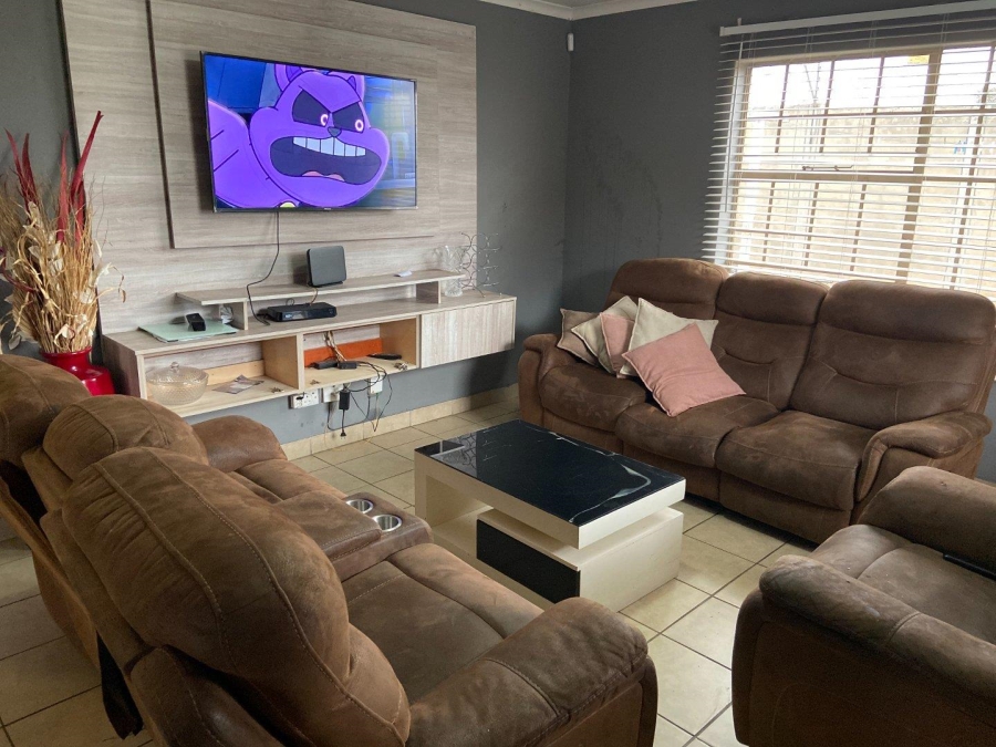 3 Bedroom Property for Sale in Olievenhoutbosch Gauteng