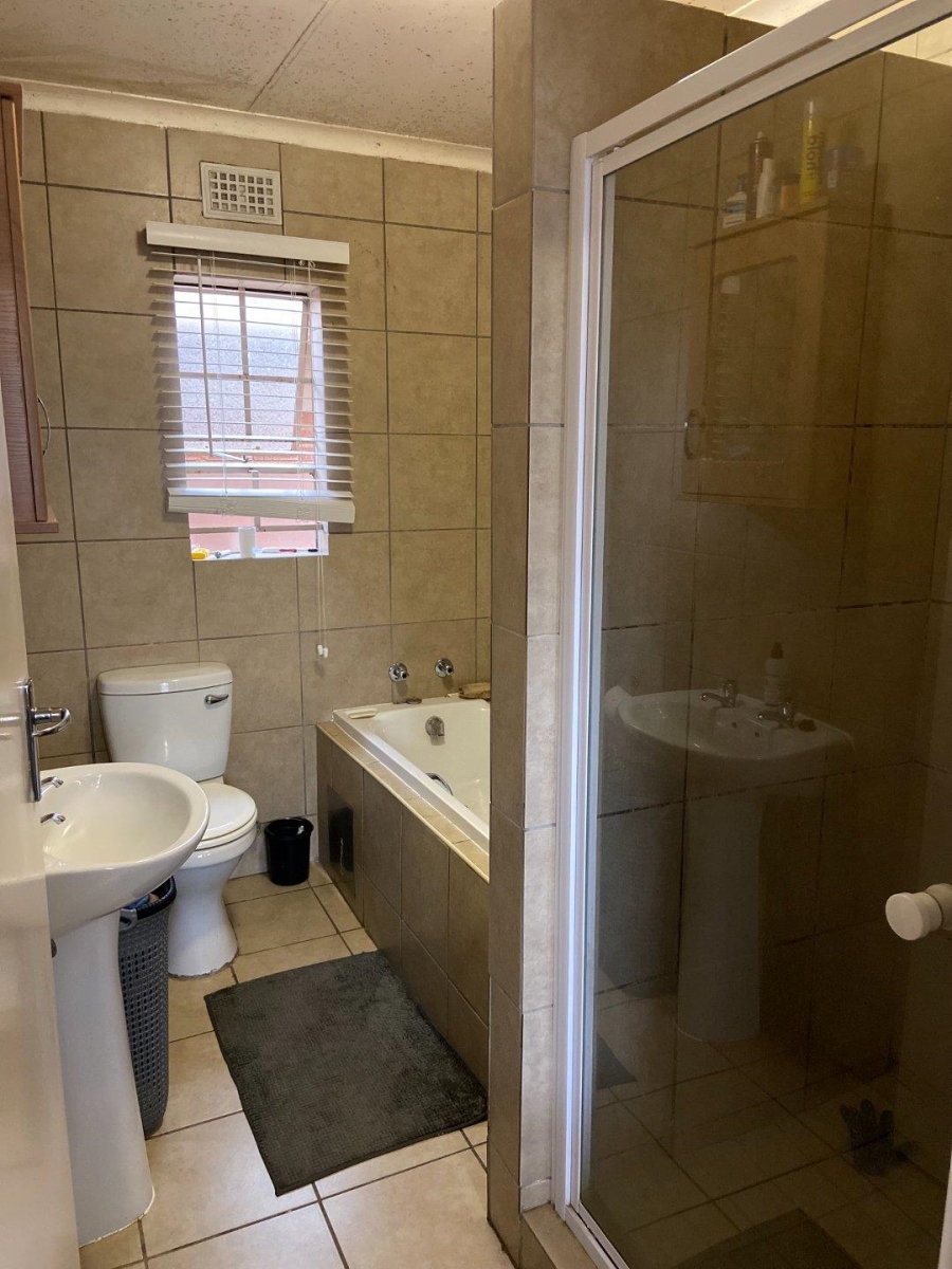 3 Bedroom Property for Sale in Olievenhoutbosch Gauteng