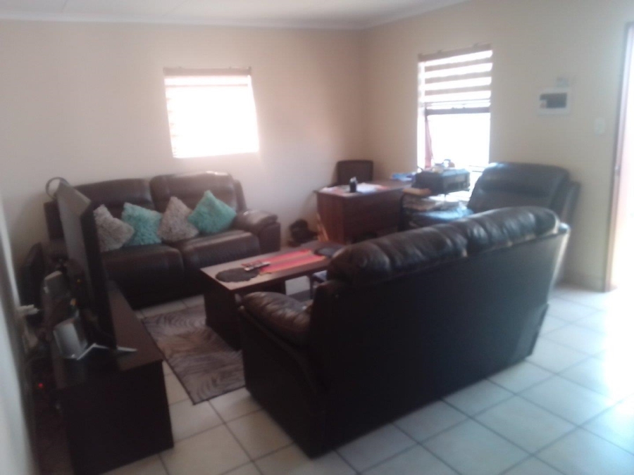 3 Bedroom Property for Sale in Kosmosdal Gauteng