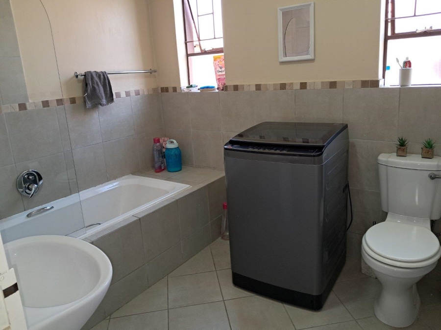 3 Bedroom Property for Sale in Kosmosdal Gauteng