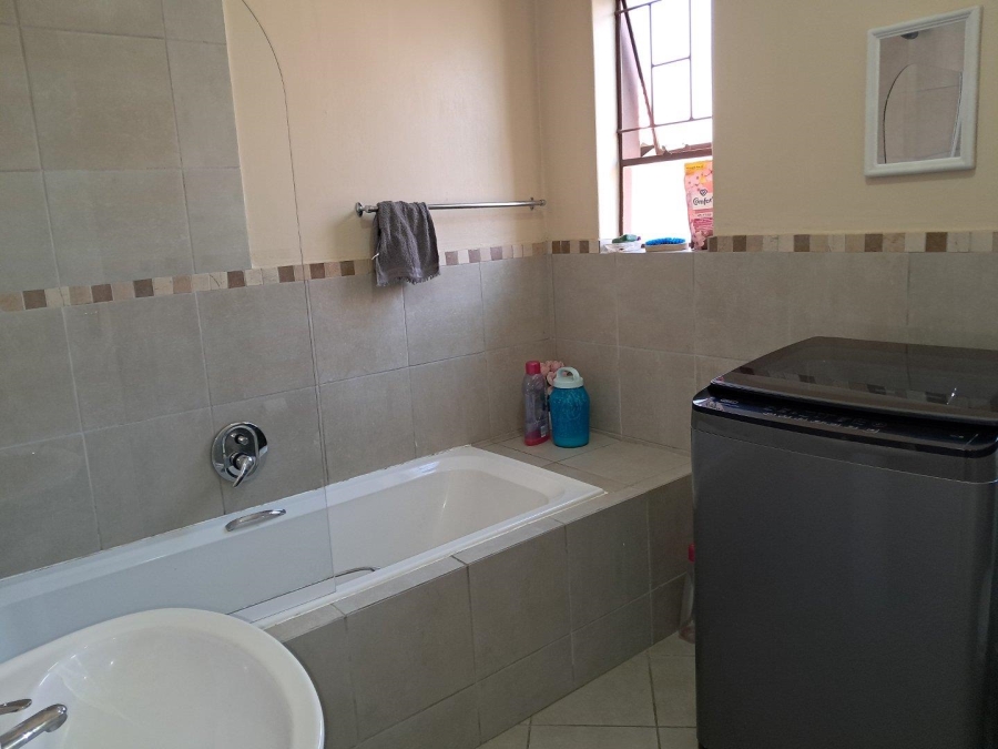 3 Bedroom Property for Sale in Kosmosdal Gauteng