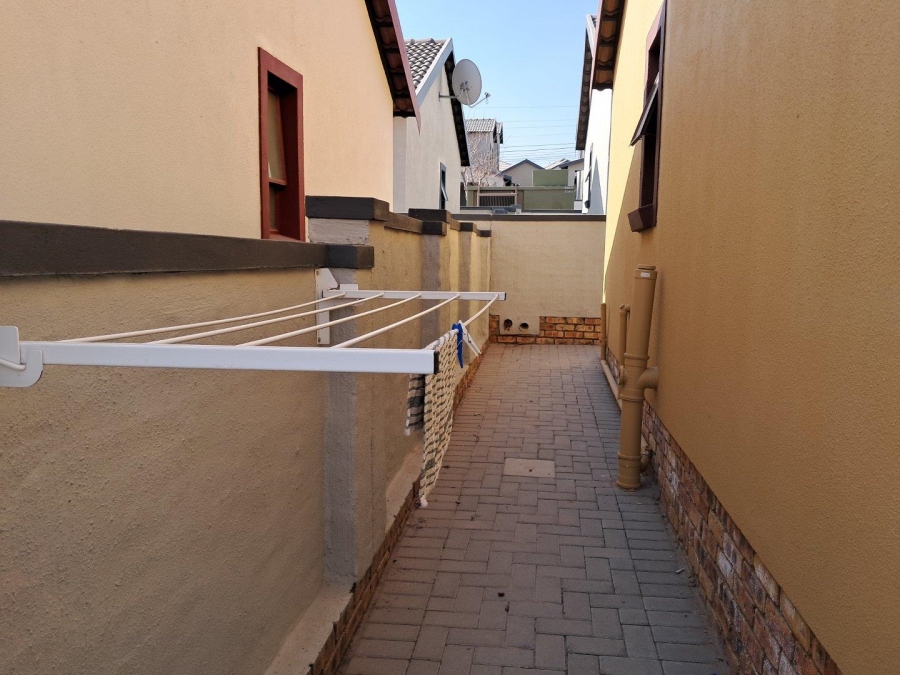 3 Bedroom Property for Sale in Kosmosdal Gauteng