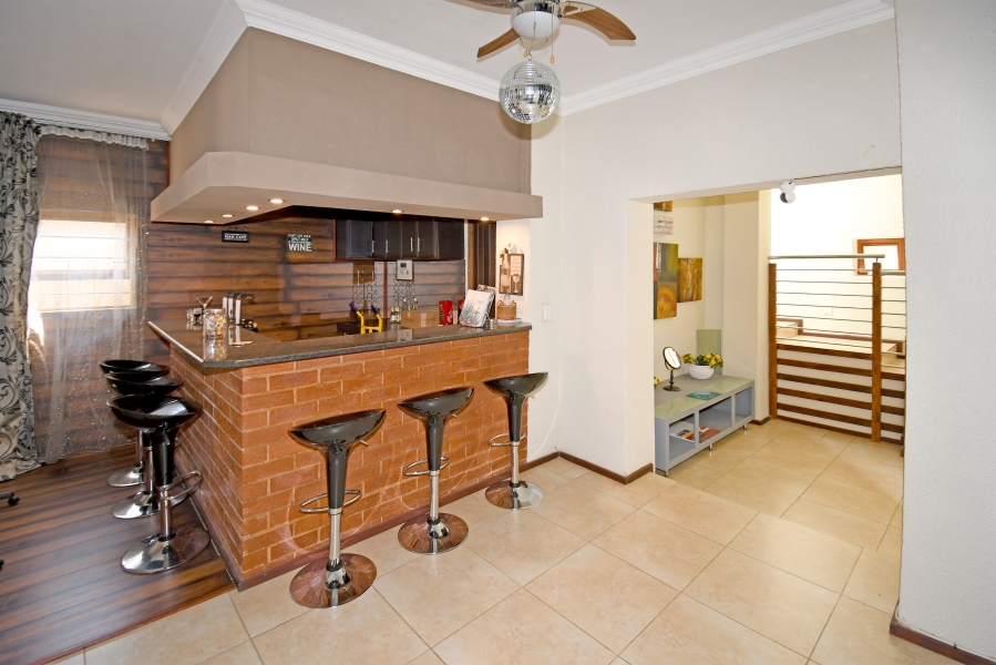 6 Bedroom Property for Sale in North Riding Gauteng