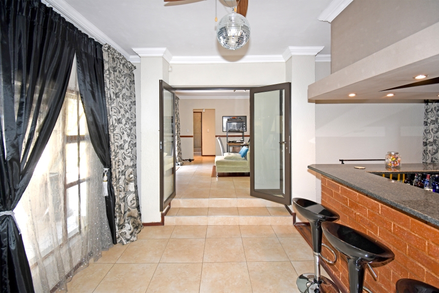 6 Bedroom Property for Sale in North Riding Gauteng