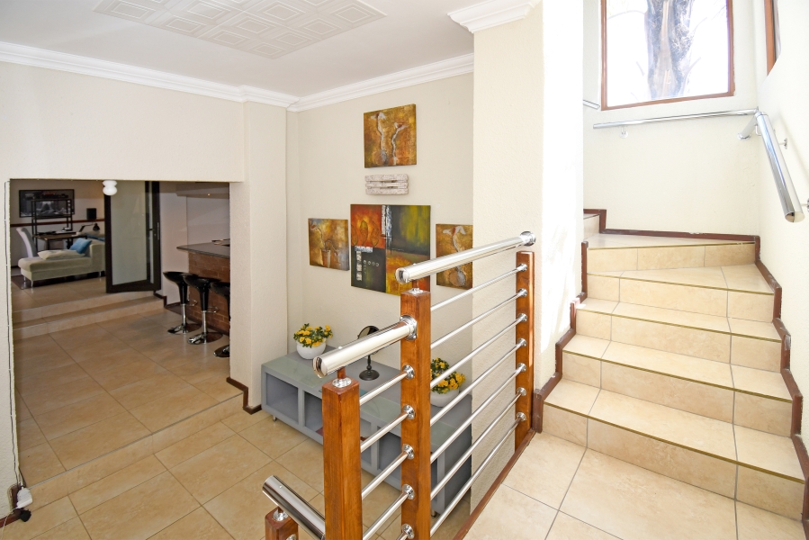 6 Bedroom Property for Sale in North Riding Gauteng