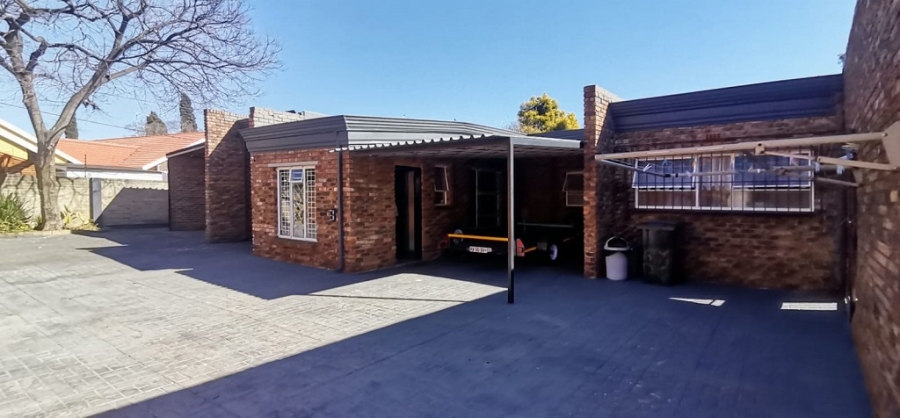 3 Bedroom Property for Sale in Brackenhurst Gauteng