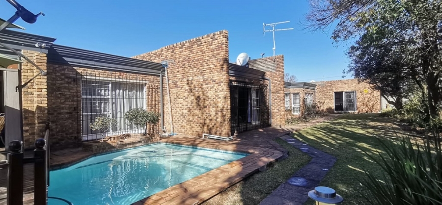 3 Bedroom Property for Sale in Brackenhurst Gauteng