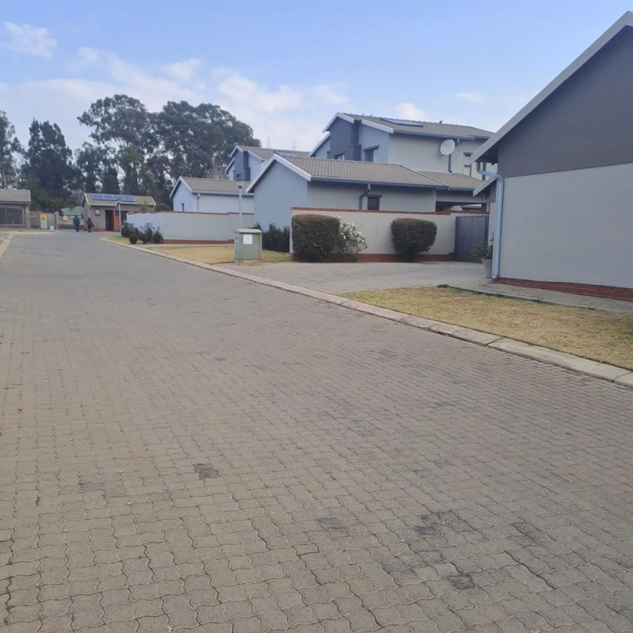 3 Bedroom Property for Sale in Brentwood Gauteng