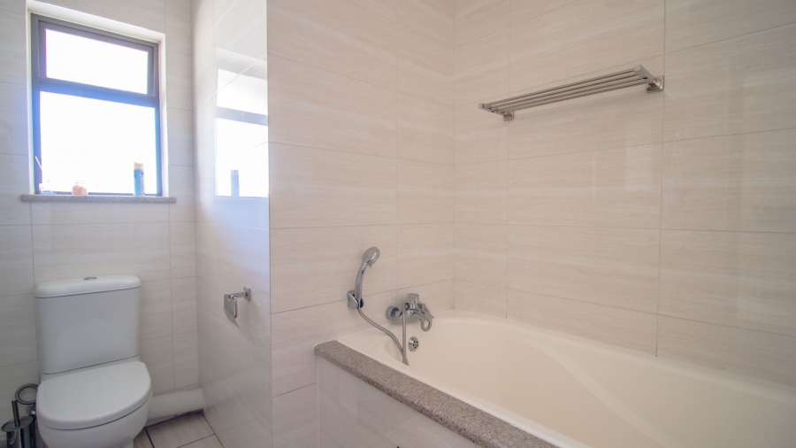 1 Bedroom Property for Sale in Noordwyk Gauteng