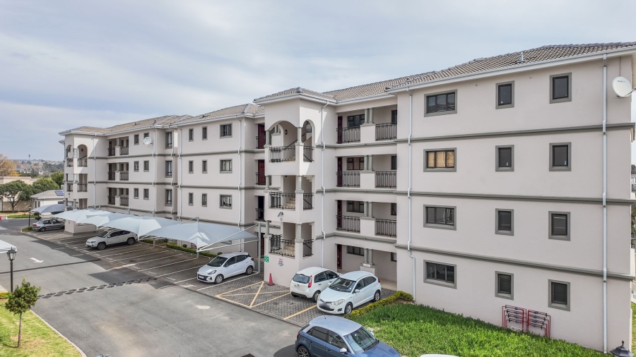1 Bedroom Property for Sale in Noordwyk Gauteng