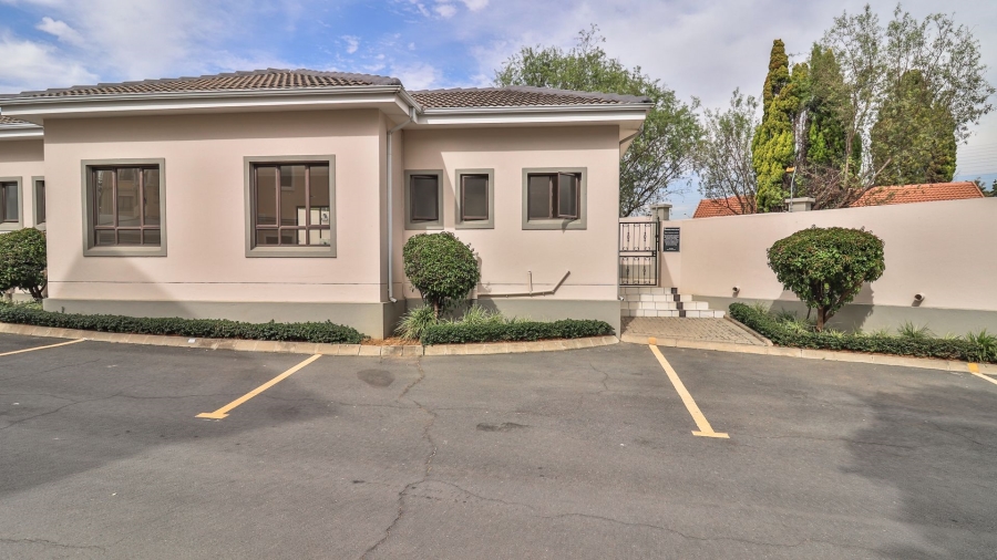 1 Bedroom Property for Sale in Noordwyk Gauteng
