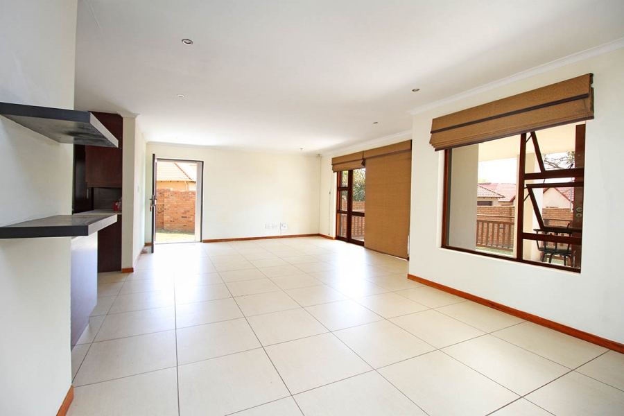 3 Bedroom Property for Sale in Greenstone Hill Gauteng
