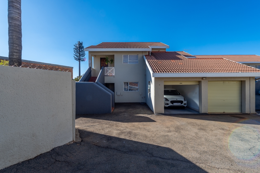 To Let 2 Bedroom Property for Rent in Constantia Kloof Gauteng