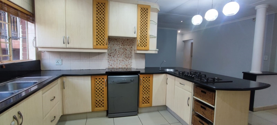3 Bedroom Property for Sale in Heuweloord Gauteng