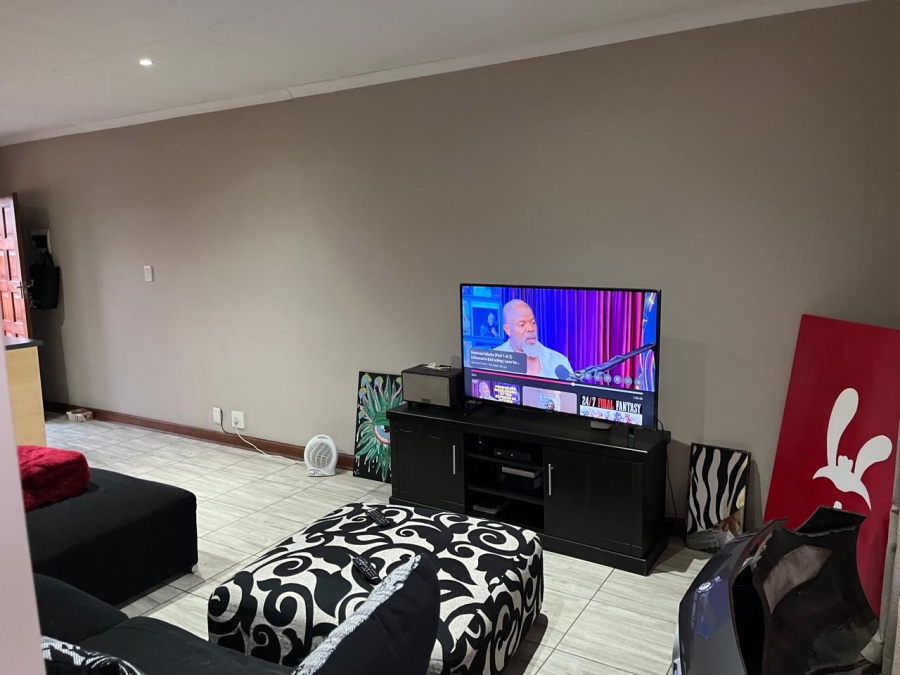 1 Bedroom Property for Sale in Hazeldean Gauteng
