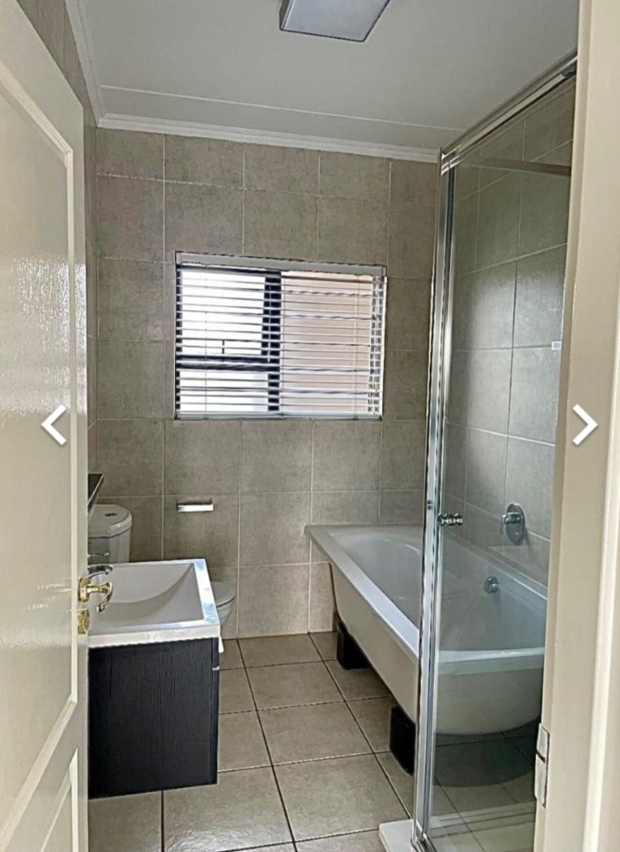 2 Bedroom Property for Sale in Greenstone Gate Gauteng