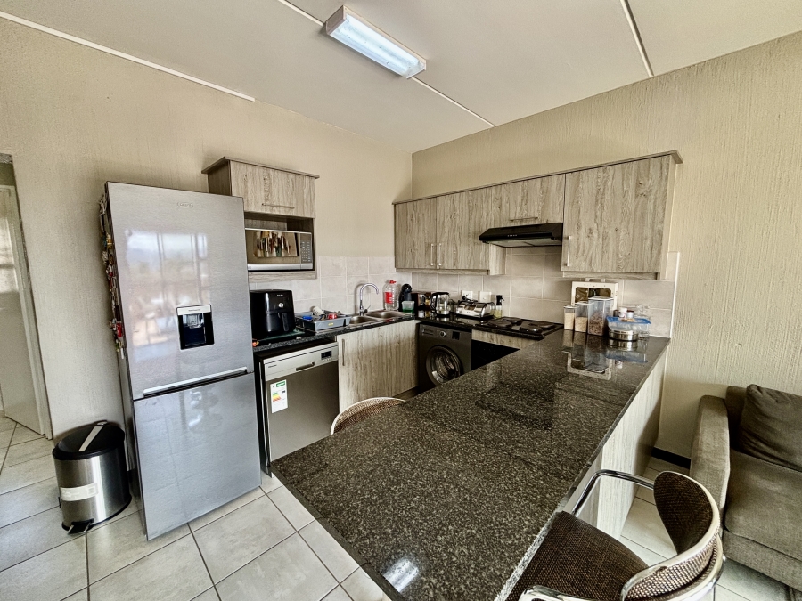 To Let 2 Bedroom Property for Rent in Barbeque Downs Gauteng