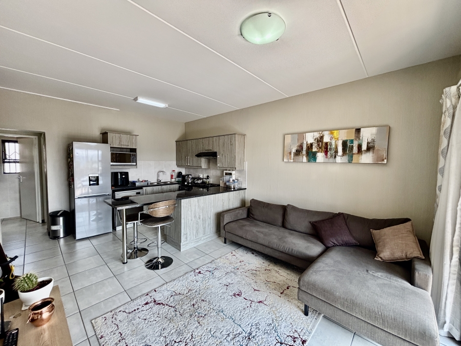 To Let 2 Bedroom Property for Rent in Barbeque Downs Gauteng