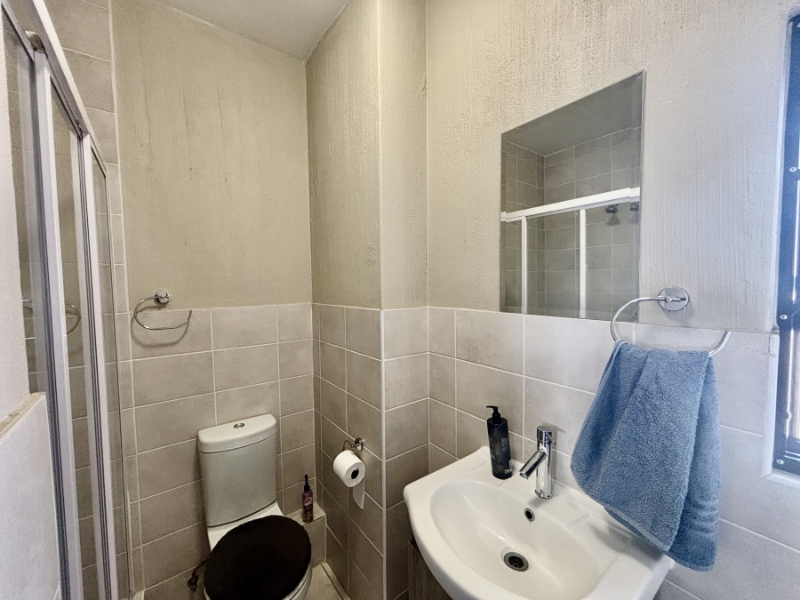 To Let 2 Bedroom Property for Rent in Barbeque Downs Gauteng