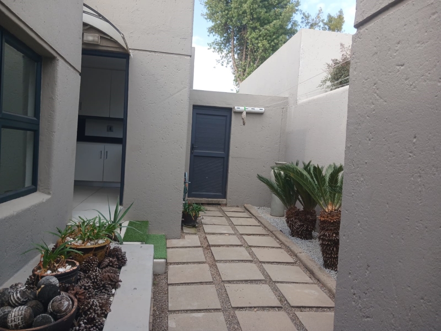 To Let 3 Bedroom Property for Rent in Fourways Gauteng