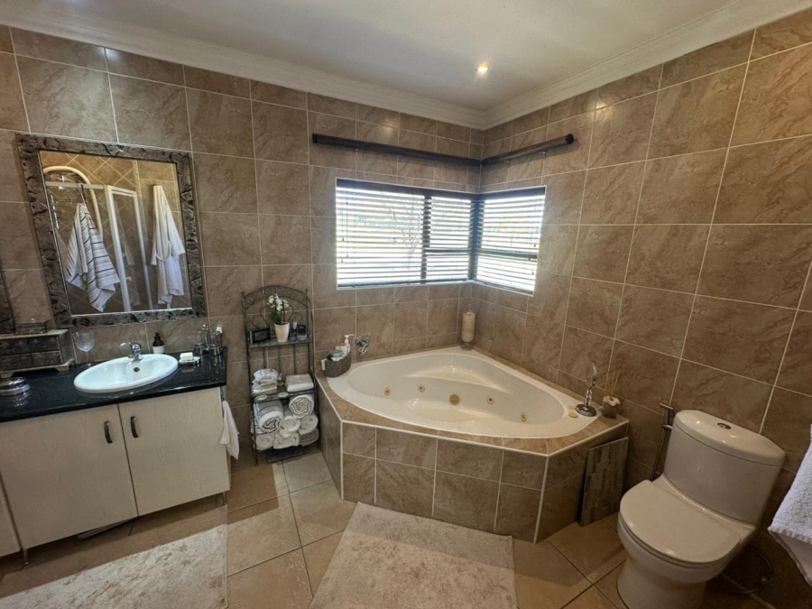5 Bedroom Property for Sale in Midstream Estate Gauteng