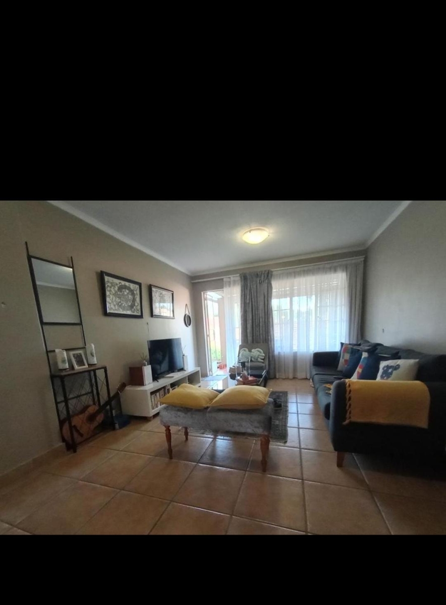 To Let 2 Bedroom Property for Rent in Meredale Gauteng