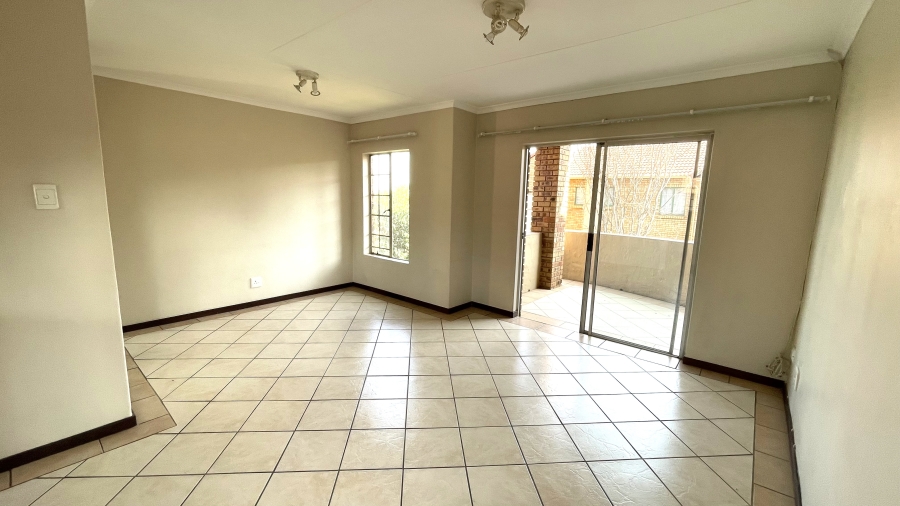 2 Bedroom Property for Sale in Die Hoewes Gauteng