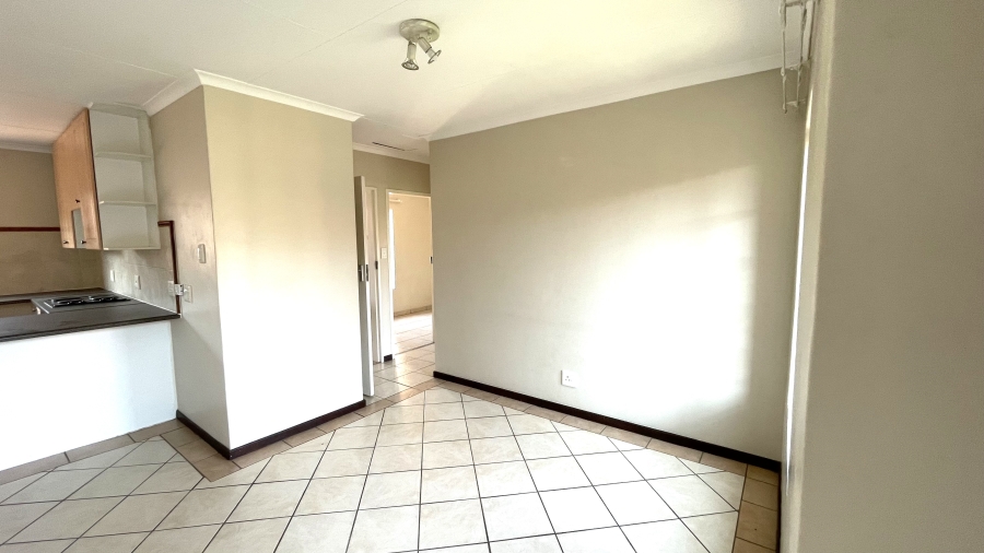 2 Bedroom Property for Sale in Die Hoewes Gauteng