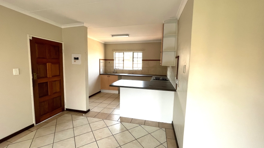 2 Bedroom Property for Sale in Die Hoewes Gauteng
