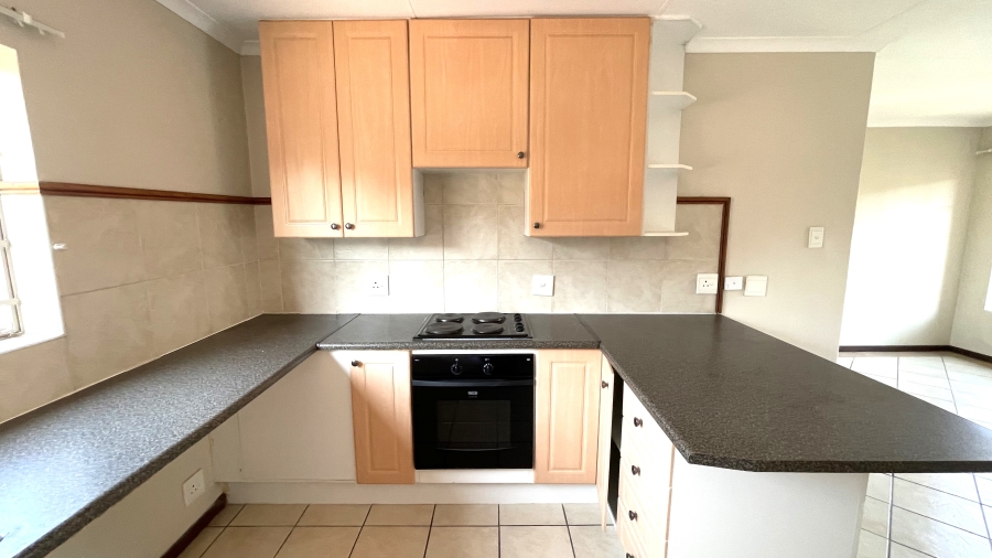 2 Bedroom Property for Sale in Die Hoewes Gauteng