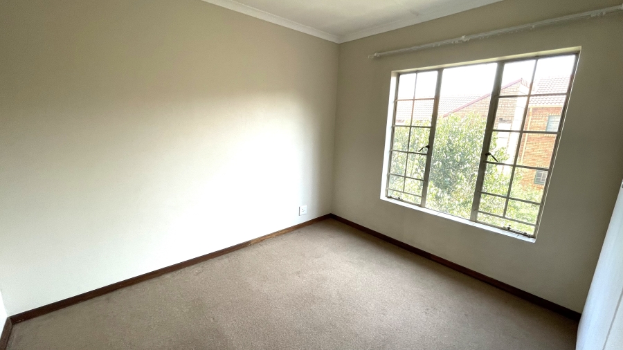 2 Bedroom Property for Sale in Die Hoewes Gauteng