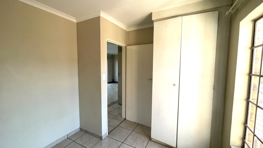 2 Bedroom Property for Sale in Die Hoewes Gauteng