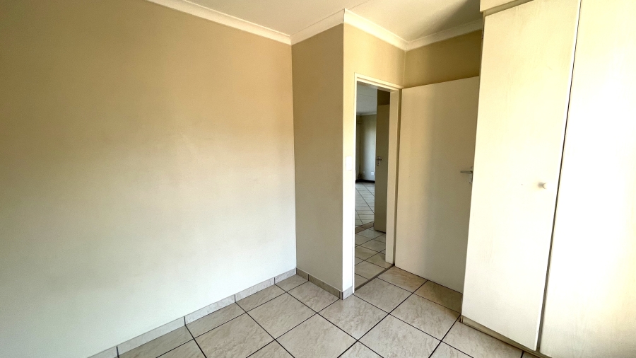 2 Bedroom Property for Sale in Die Hoewes Gauteng