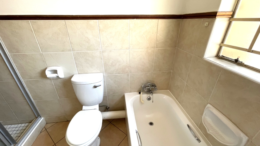 2 Bedroom Property for Sale in Die Hoewes Gauteng