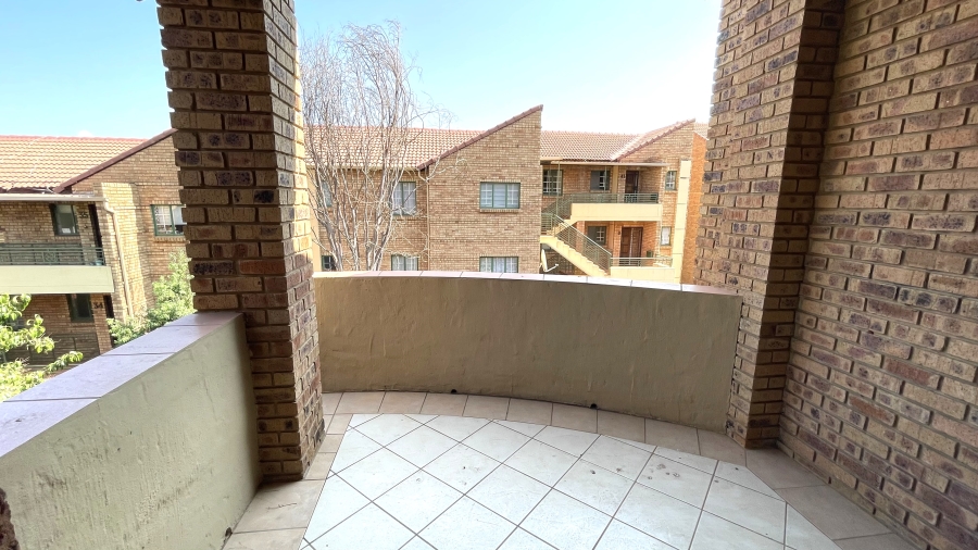 2 Bedroom Property for Sale in Die Hoewes Gauteng
