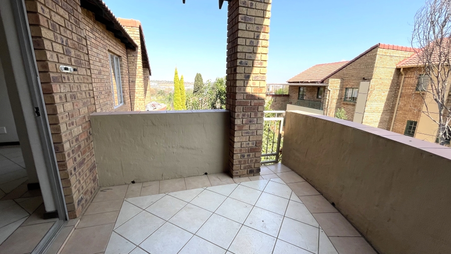 2 Bedroom Property for Sale in Die Hoewes Gauteng