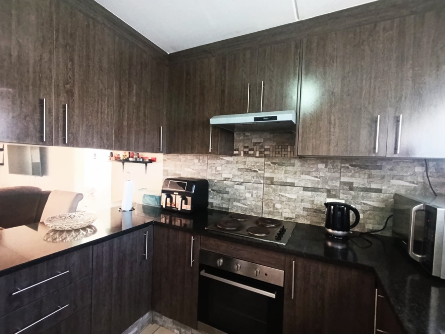 2 Bedroom Property for Sale in Mondeor Gauteng