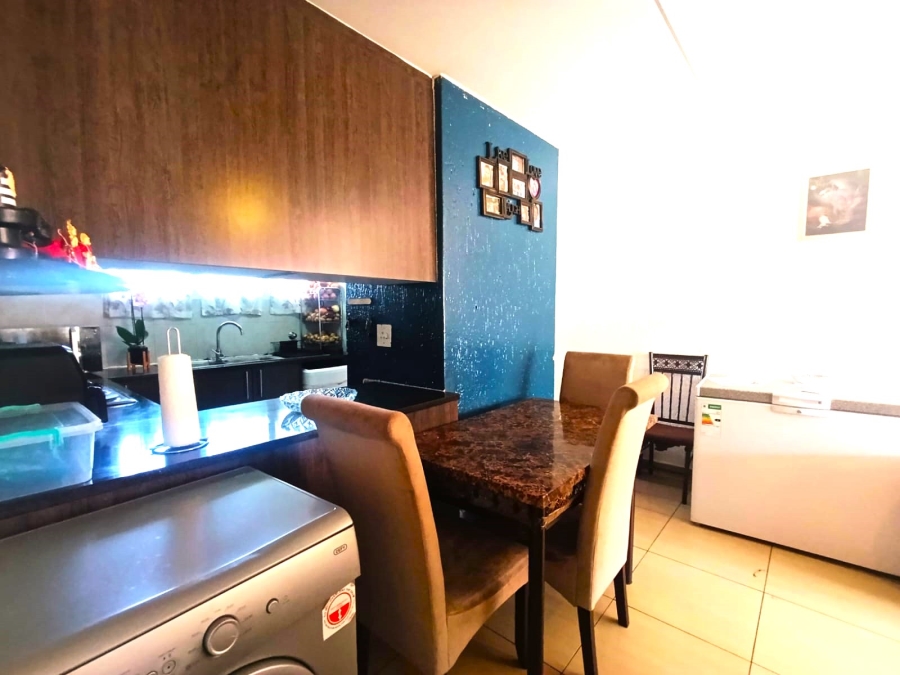 2 Bedroom Property for Sale in Mondeor Gauteng