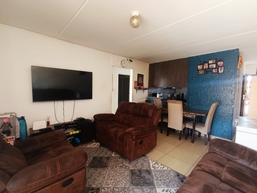 2 Bedroom Property for Sale in Mondeor Gauteng