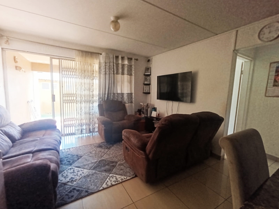2 Bedroom Property for Sale in Mondeor Gauteng