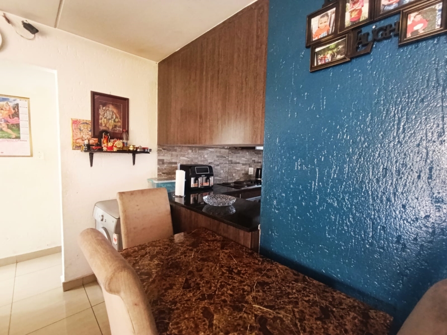 2 Bedroom Property for Sale in Mondeor Gauteng