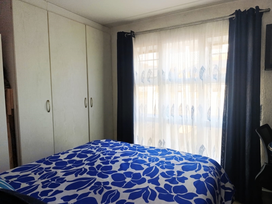2 Bedroom Property for Sale in Mondeor Gauteng