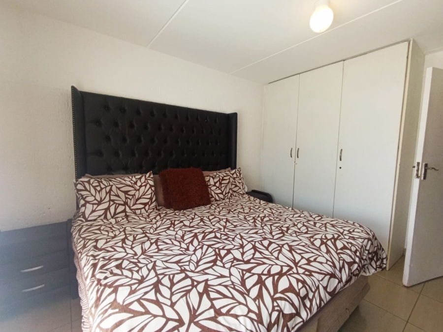 2 Bedroom Property for Sale in Mondeor Gauteng