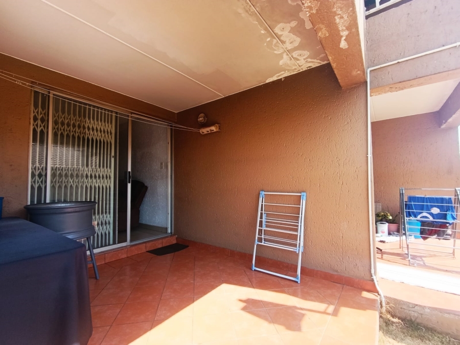 2 Bedroom Property for Sale in Mondeor Gauteng