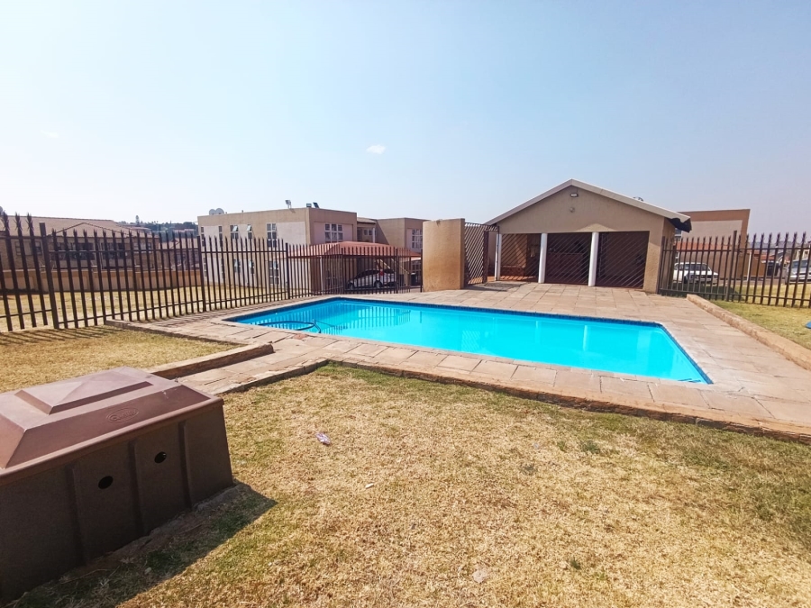 2 Bedroom Property for Sale in Mondeor Gauteng