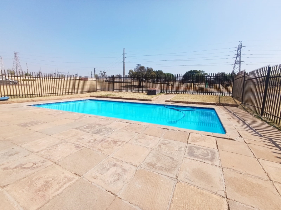 2 Bedroom Property for Sale in Mondeor Gauteng