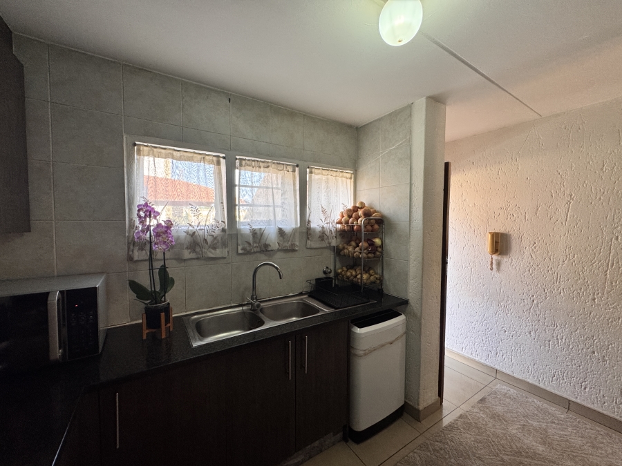 2 Bedroom Property for Sale in Mondeor Gauteng