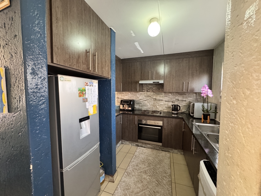 2 Bedroom Property for Sale in Mondeor Gauteng