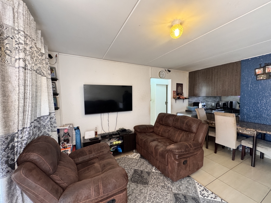 2 Bedroom Property for Sale in Mondeor Gauteng